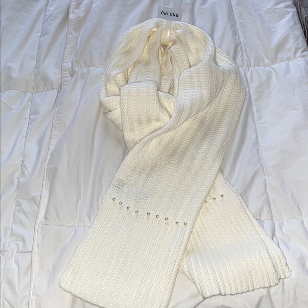 🔆 ivory scarf with pearl beading 🔆